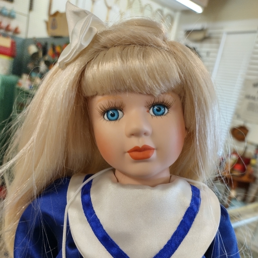 House of Lloyd Christmas Around the World Doll - Picture 4 of 11